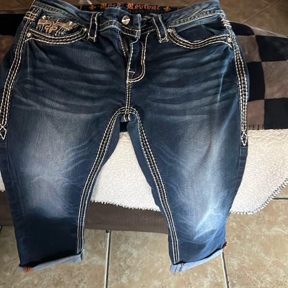 Size 29 rock revival capris never worn I bought them there to big - Picture 1 of 4